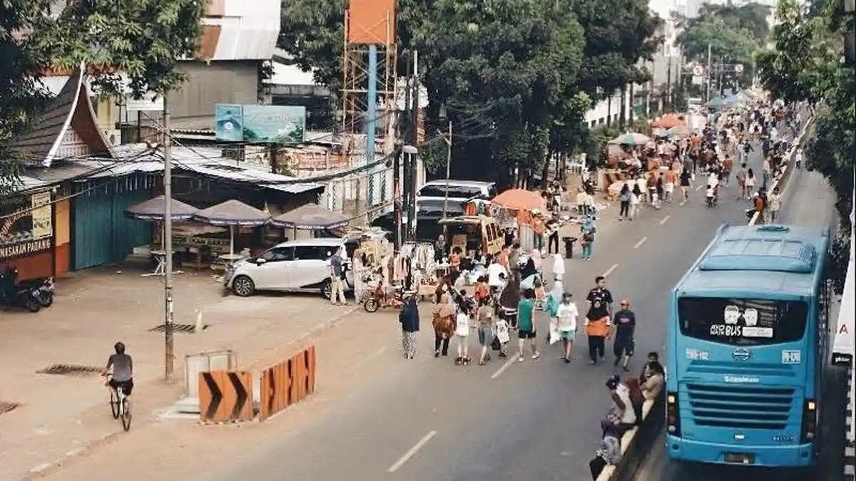 Warga Jakarta Timur Nikmati Car Free Day di Jalan Pemuda Rawamangun