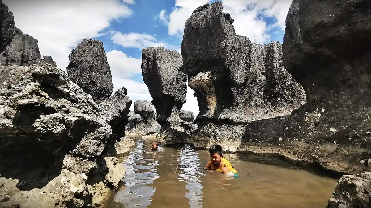 FOTO: Indahnya Gugusan Batu di Taman Karst Pondo Batu Siping Jeneponto - indahnya-gugusan-batu-di-taman-karst-pondo-batu-siping-jeneponto9.jpg
