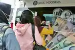 ANTRE-TUKAR-DUIT-Warga-antre-menukar-uang-baru.jpg