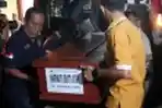 Serah Terima Korban Kebakaran Pabrik Kembang Api
