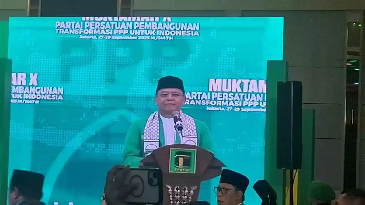 Senyum Tipis Mardiono Disoraki Peserta Muktamar PPP Ketika Hendak Sambutan