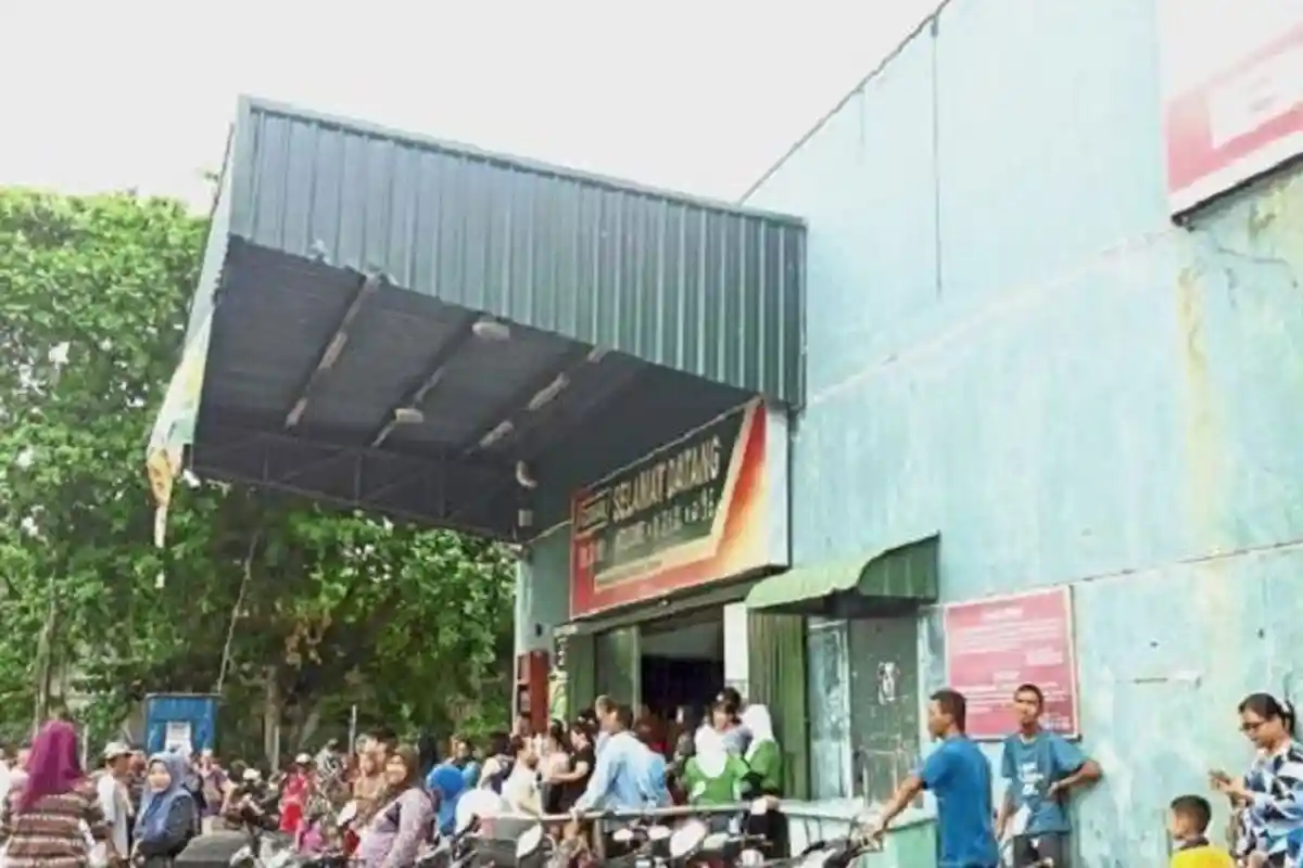 Ribuan Orang Ngamuk di Mal karena Jadi Korban Hoax Bakal Ditraktir Putra Mahkota