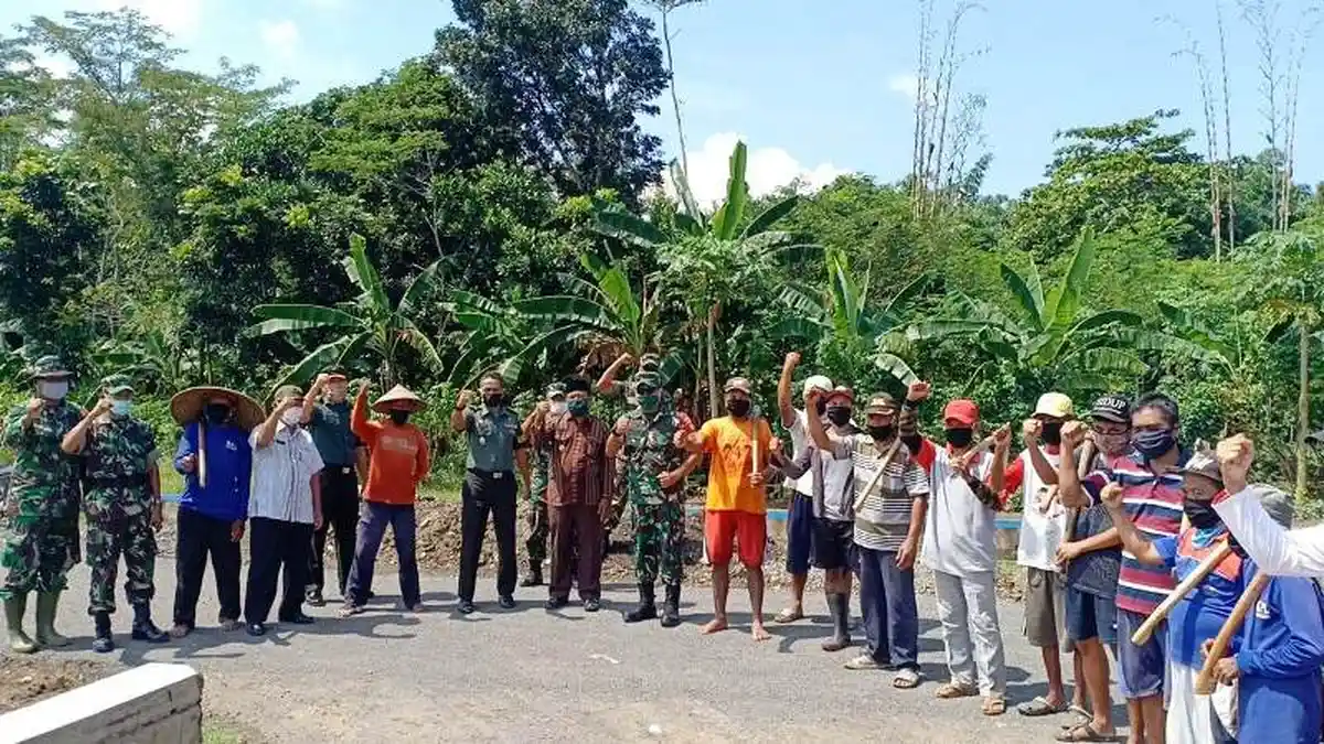 Pengaspalan Jalan TMMD Pekalongan Panjang Namun Akan Selesai Berkat Masyarakat
