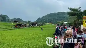 Wisatawan-memadati-destinasi-Wisata-Sumber-Gempong-di-wilayah-Trawas-Mojokerto.jpg