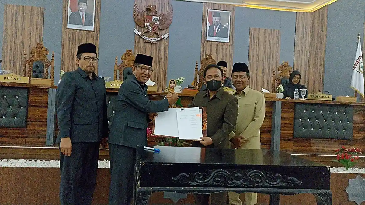 DPRD  Kabupaten Sumbawa Barat Sahkan Perda APBD Tahun Anggaran 2023
