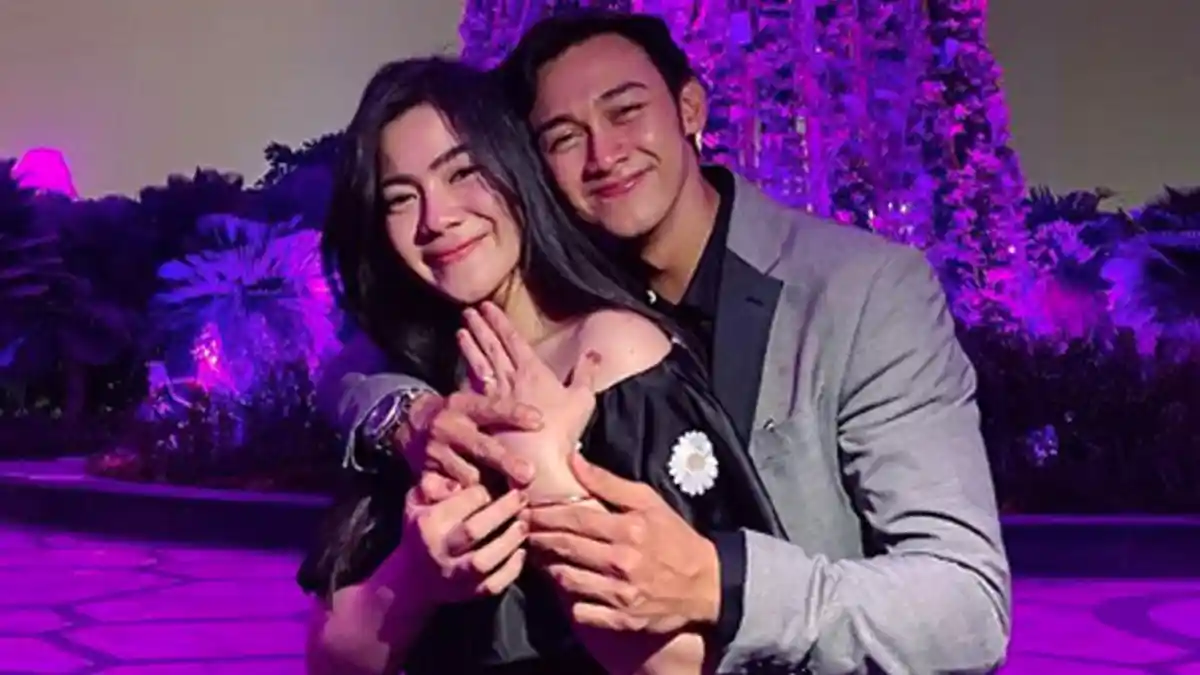 Setelah Berpacaran Hampir 7 Tahun, Hito Caesar Akhirnya Memberanikan Diri Melamar Felicya Angelista