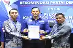 Balon-Bupati-dan-Wakil-Bupati-OKI-Muchendi-Supriyanto-saat-menerima-SK-dari-Ketua-Partai-Demokrat.jpg