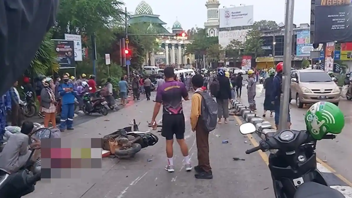Kecelakaan Maut Tadi Pukul 06.30 Wita, 2 Orang Tewas di Tempat, Truk Kontainer Tabrak 16 Kendaraan