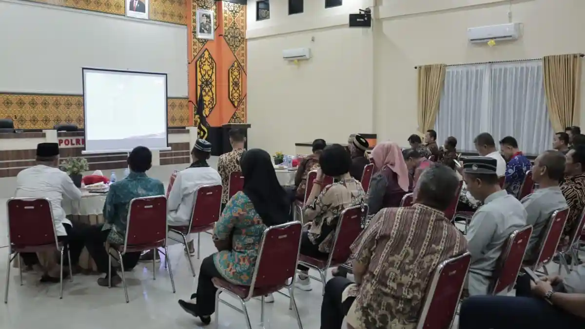 Polres Singkawang Gelar Nonton Bareng Pagelaran Wayang Orang dengan Lakon ‘Pandowo Boyong’