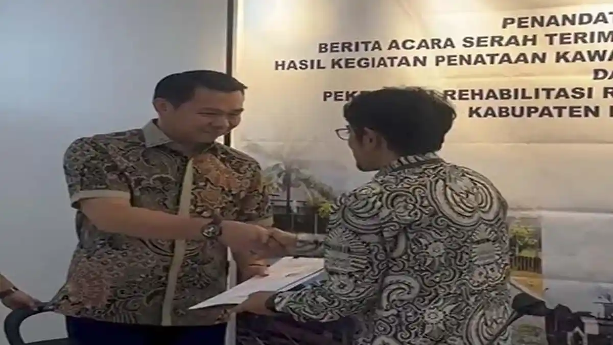 Bupati Kapuas Hulu dan Kementerian PUPR Serah Terima Sementara Penataan Waterfront Siluk