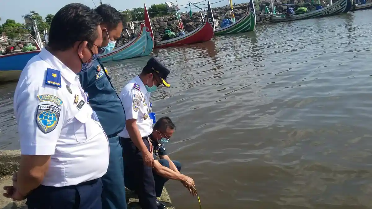 Ada Pendangkalan di Pelabuhan Kalbut Situbondo, Kapal Tidak Dapat Bersandar ke Dermaga