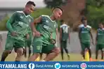persebaya-latihan-di-stadion-jenggolo-sidoarjo_20180927_223426.jpg