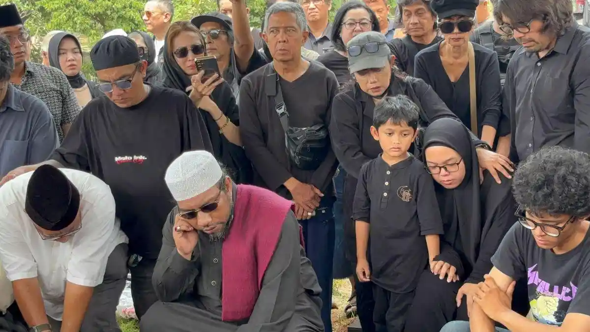 Suasana Duka Pemakaman Musisi Senior Doddy Katamsi di Pondok Labu Cilandak