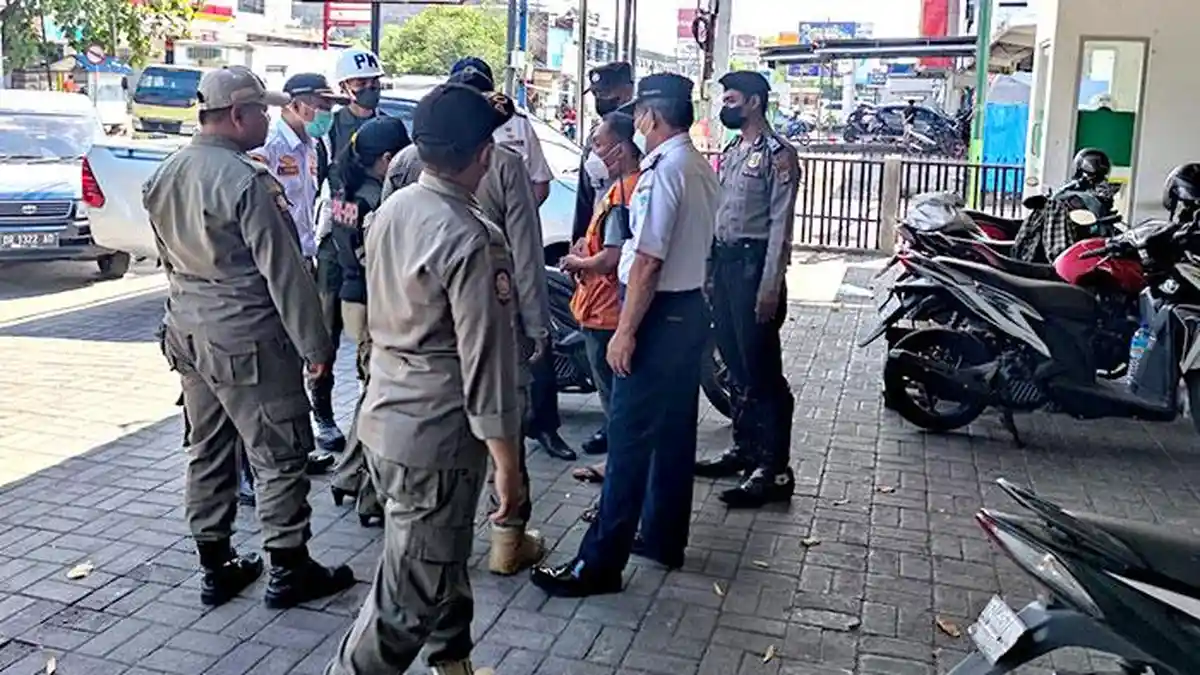 6 Orang Terjaring Razia Jukir Liar di Mataram, Tarik Tarif Parkir Tanpa Izin