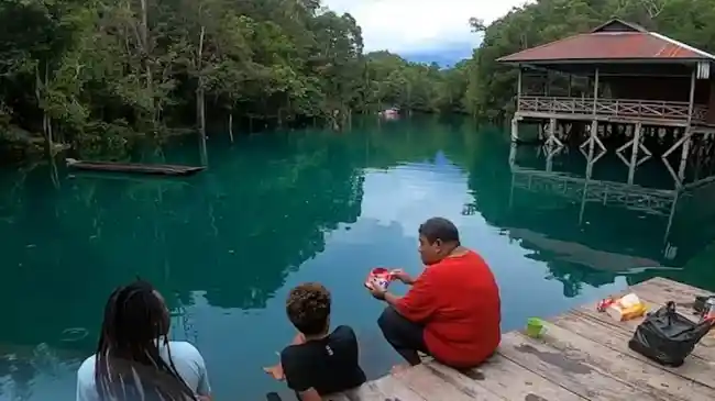 Danau-Uter-di-Kampung-Korom-Aitinyo-Kabupaten-Maybrat-Papua-Barat-Daya-4.jpg