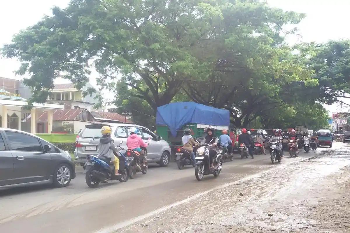 Pukul 09.07 Wita, Jl Abdesir Macet Panjang
