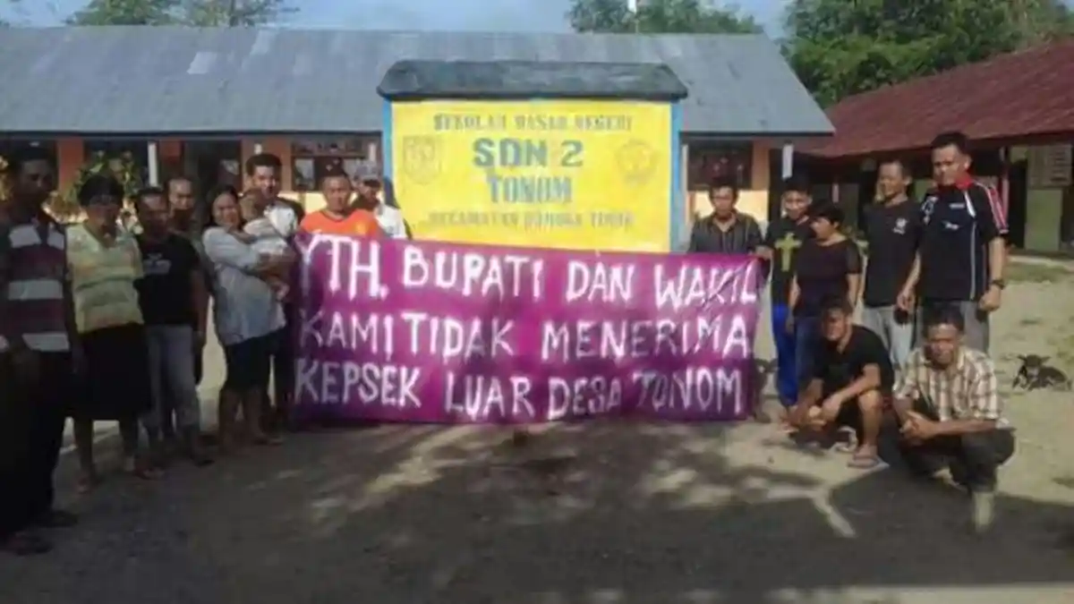 Orangtua Siswa SDN 2 Tonom Tolak Kepsek Baru