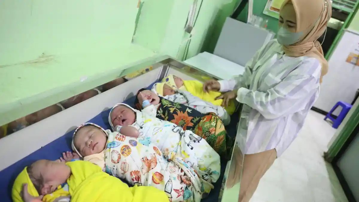 FOTO: 6 Bayi di RSIA Sitti Khadijah Muhammadiyah Makassar Lahir di Tanggal Cantik 21.12.21 - sebanyak-enam-bayi-dilahirkan-di-rumah-sakit-ibu-dan-anak-rsia-sitti-khadijah-1-muhammadiyah-3.jpg