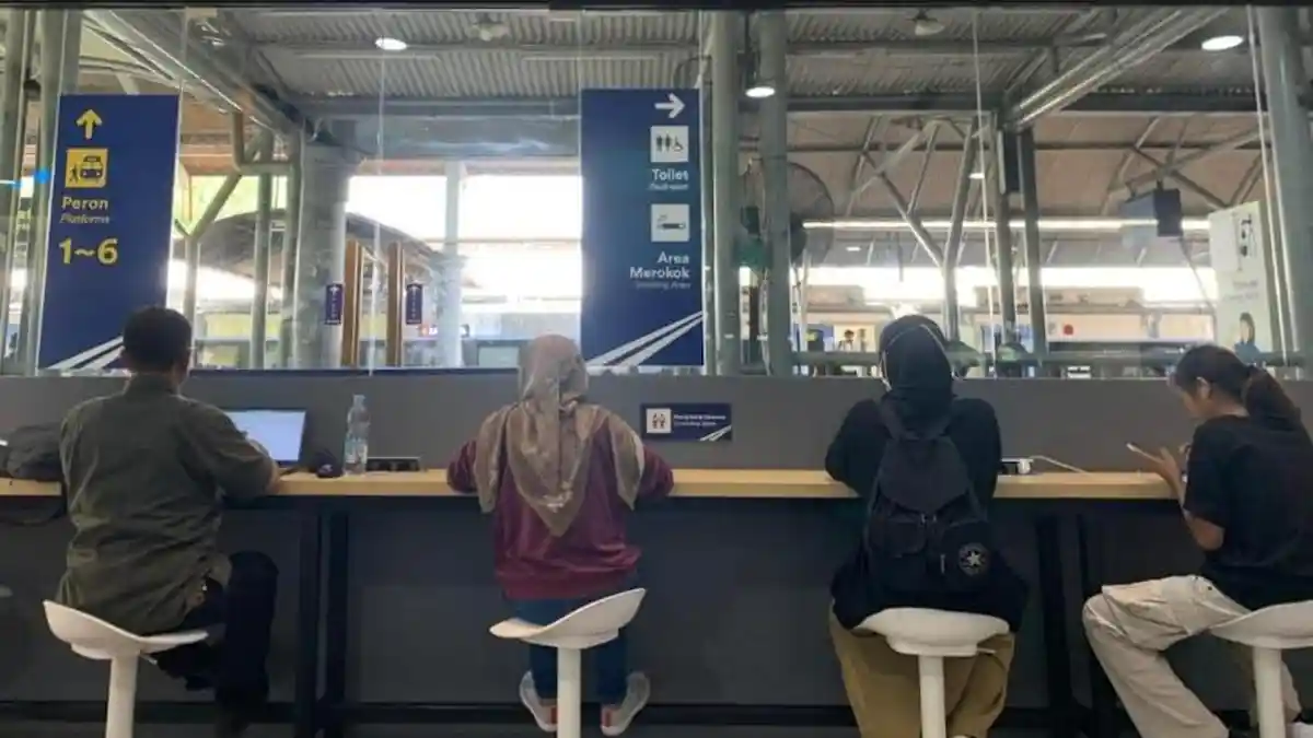 Jelang Libur Natal & Tahun Baru, Stasiun Gubeng Hadirkan Ruang Tunggu Eksekutif dan Coworking Space