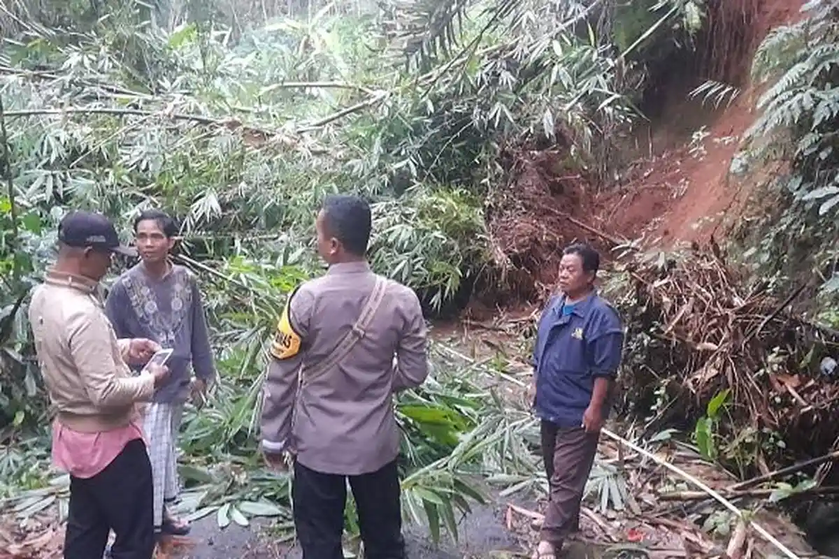 Tebing Tepi Jalan di Rembang Purbalingga Longsor, Jalur Tanalum-Sumampir Putus
