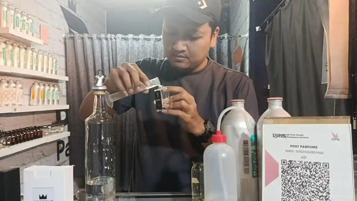Mereka yang Bertumbuh Bersama Sinyal, Kisah Post Parfum Cirebon Menaklukkan Ruang Digital