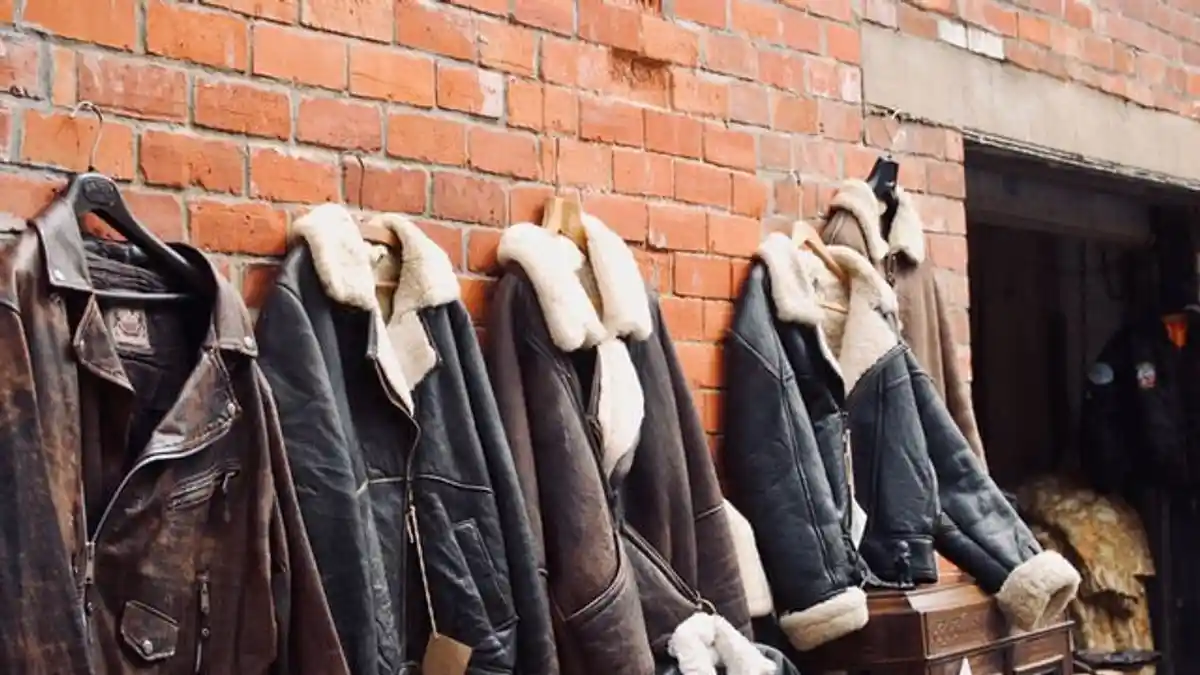 10 Tips Merawat Jaket Kulit Kesayangan Anda