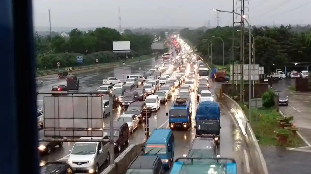 Libur Natal, 356 Ribu Kendaraan Tinggalkan Jakarta via Jalan Tol