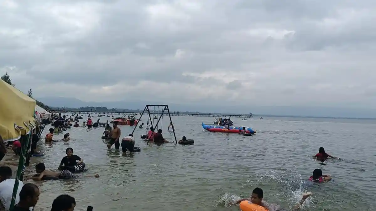 Pantai Pasir Putih Parparean, Tempat Wisata di Toba, Miliki Pantai Pasir yang Bersih dan Luas