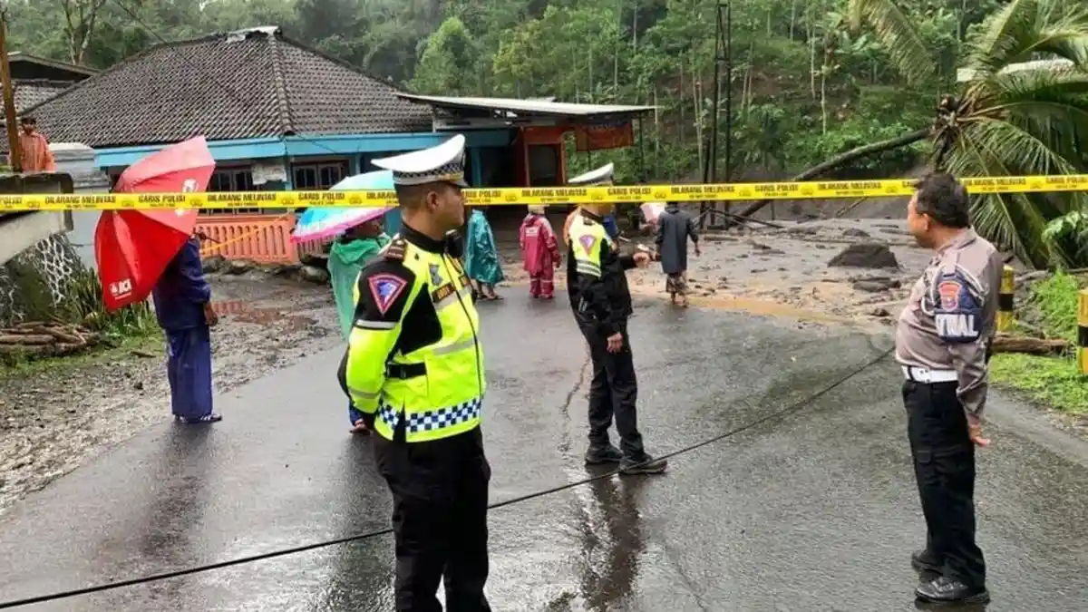 Jembatan Penghubung Malang-Lumajang Putus, Pengendara Diimbau Cari Jalan Alternatif