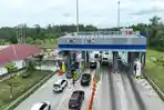Kendaraan-melintasi-ruas-Jalan-Tol-Trans-Sumatera-JTTS-Jumat-952025.jpg