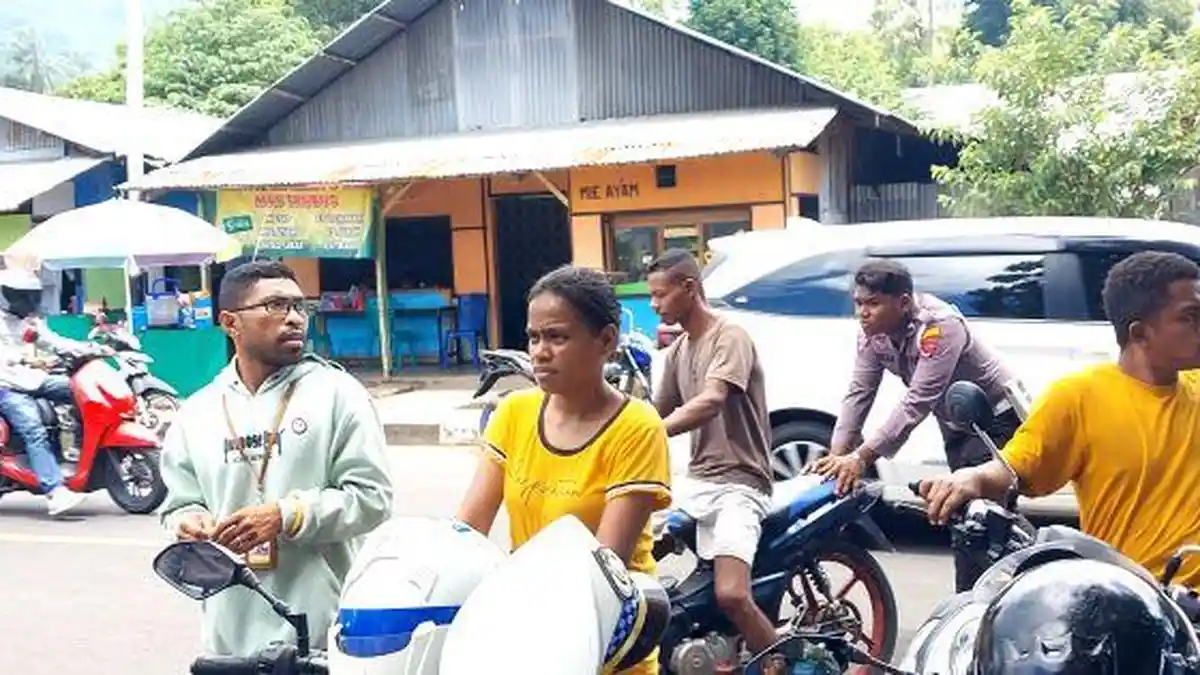 Pemotor di Larantuka Putar Haluan Lihat Polisi Tilang