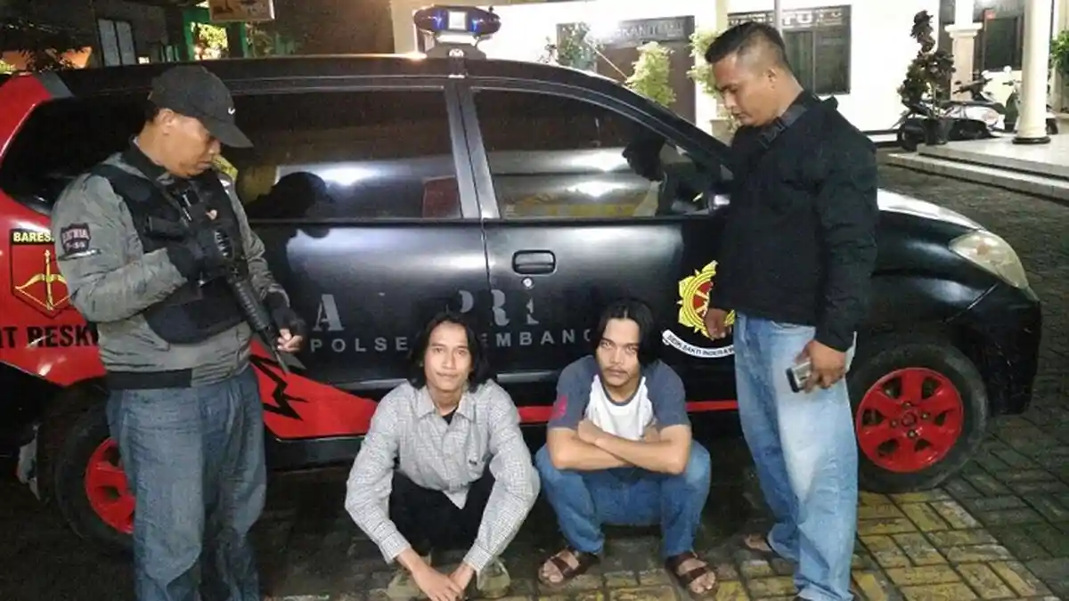 Pesta Miras dan Balapan Liar, Dua Pemuda Ini Ditangkap Usai Merusak Kios Martabak