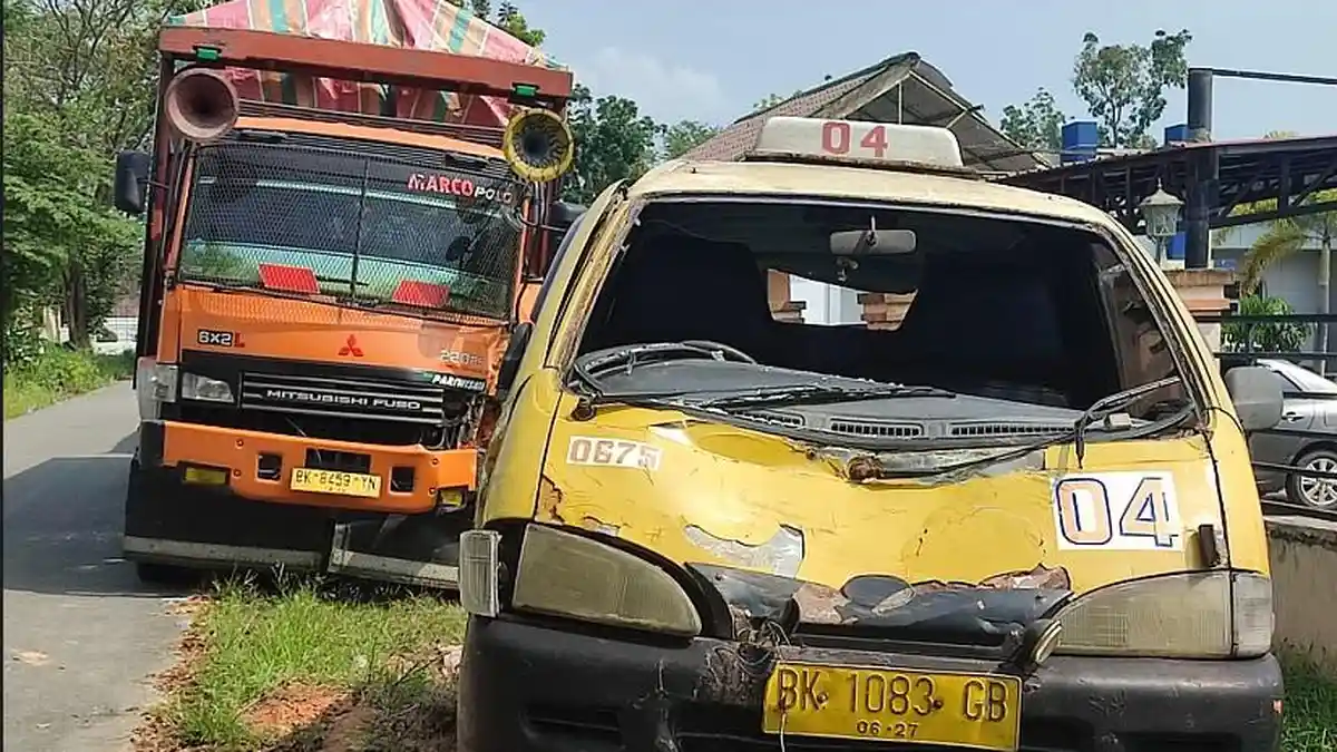 Rudi Panjaitan Tewas di Tempat setelah Dump Truck Tabrak Angkot KPUM di Jalinsum, Ini Kronologinya
