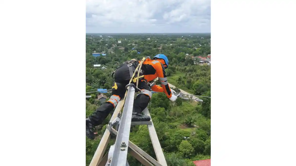 PLN Melakukan Pemasangan Double Side Down Conductor sebagai Proteksi Petir