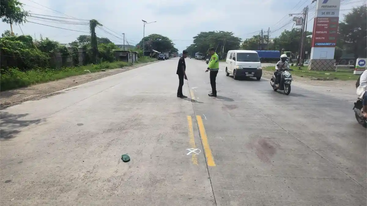 Tak Konsentrasi, Sopir Truk Boks Tabrak Pantat Motor Honda Vario di Gresik, Pemotor Tewas di RS
