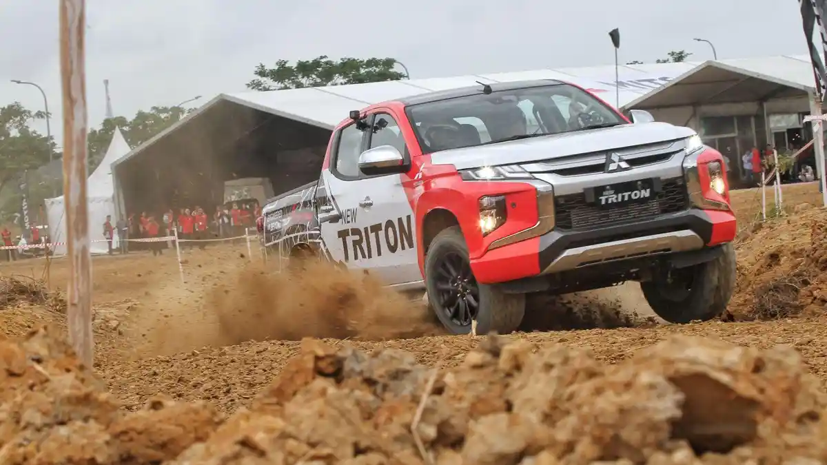 April, Mitsubishi Sukses Niagakan 10.003 Unit Kendaraan