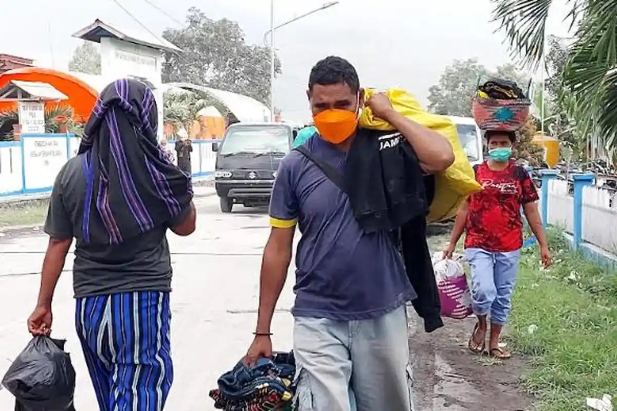 Gunung Lewotobi Laki-laki Erupsi, Ahmad Yohan dan Angelo Wake Kako Salurkan Bantuan