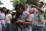 Siswa SMA di Semarang Rayakan Kelulusan