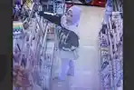 Tangkapan-layar-rekaman-CCTV-dugaan-aksi-pencurian.jpg