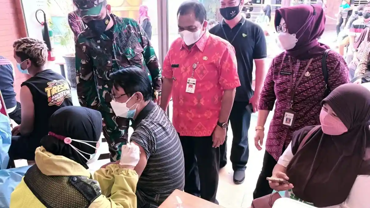 Bupati Semarang Bersedia Terima Sanksi, Izinkan Warung Terima Pelanggan 25 Persen dari Kapasitas