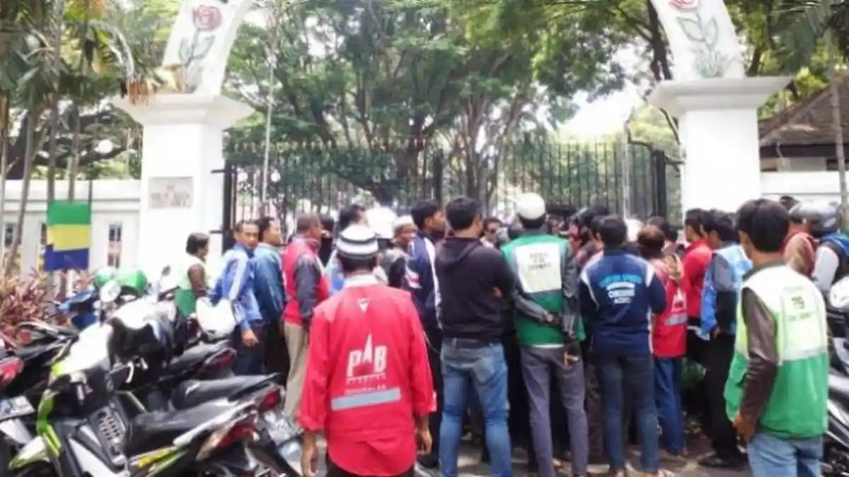 Ide Ridwan Kamil, Ojek Pangkalan Kota Bandung Berbasis Aplikasi Online
