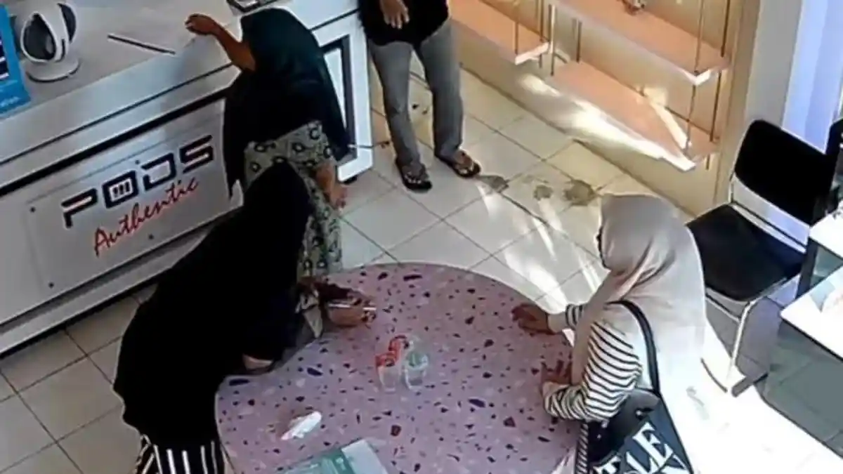 Emak-emak Maksa Minta Sumbangan HUT RI Rp500 Ribu ke Pemilik Toko, Bilang 3 Kali Wajib