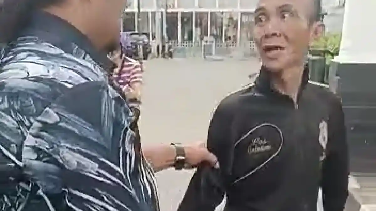 Curi Ponsel Saat Antre Bensin di SPBU, Tukang Parkir Kota Lama Semarang Digiring Ke Polisi