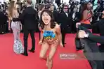 Viral-Wanita-marah-dengan-tubuh-telanjang-di-Festival-Film-Cannes-2022.jpg