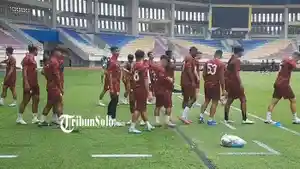 Pemain-Persis-Solo-berlatih-di-Stadion-Manahan-Solo-Jawa-Tengah-Kamis-1222026.jpg