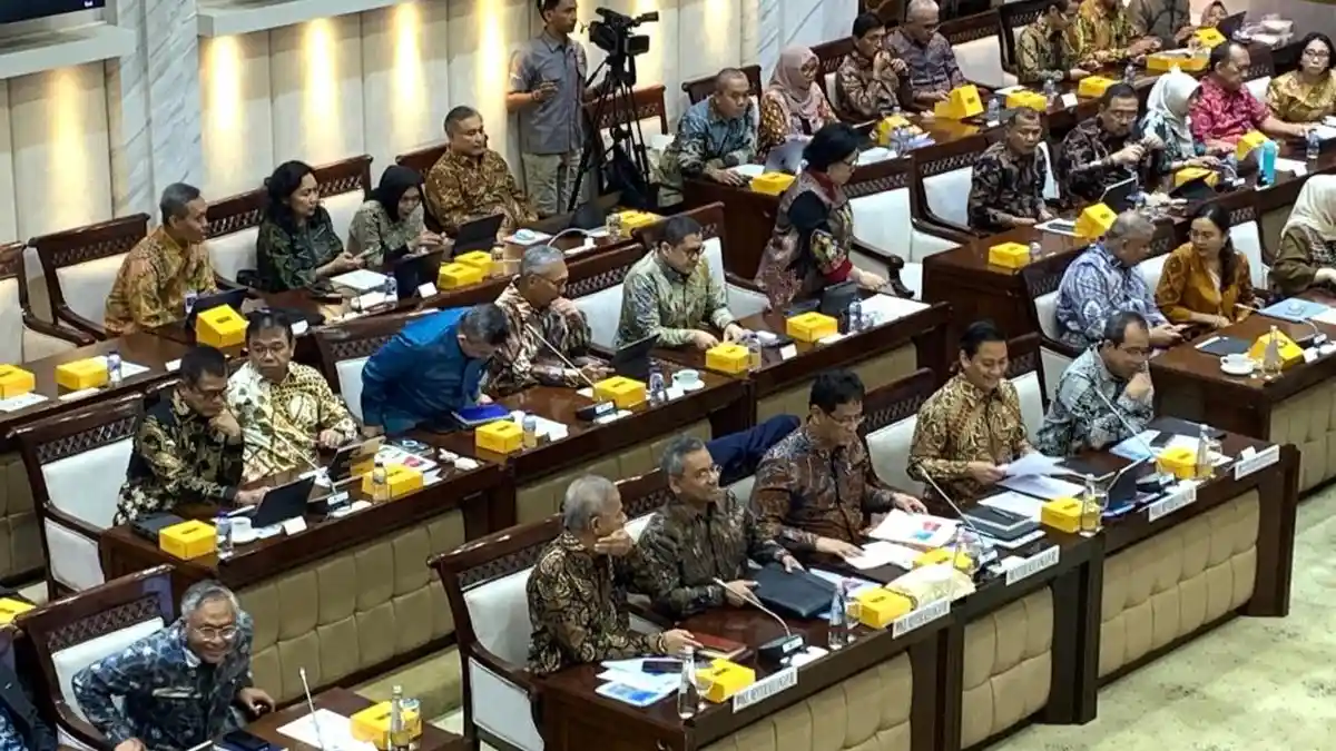 Menteri Keuangan Purbaya Ditegur Komisi XI DPR saat Rapat Perdana: Boleh Koboy Asal Ada Isinya