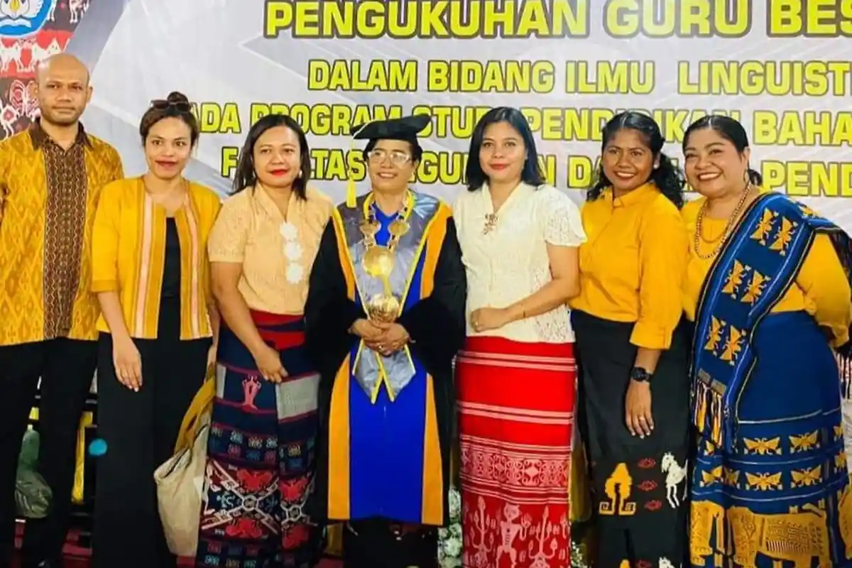Jadi Guru Besar Perempuan Asal Sumba Pertama di UKAW Kupang, Ini Profil Profesor Magdalena Ngongo