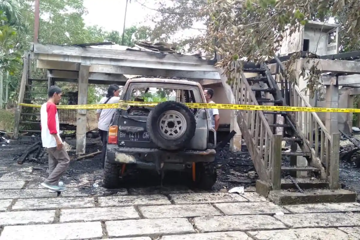 Tim Ahli Forensik Palembang Datang Selidiki Penyebab Kebakaran Rumah Panggung di Kumpeh