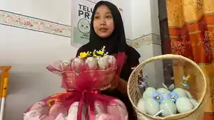 Eva-Nurfatika-Sari-Rumah-Produksi-Telur-Asin-Pratama-Kecamatan-Diwek-Kabupaten-Jombang.jpg
