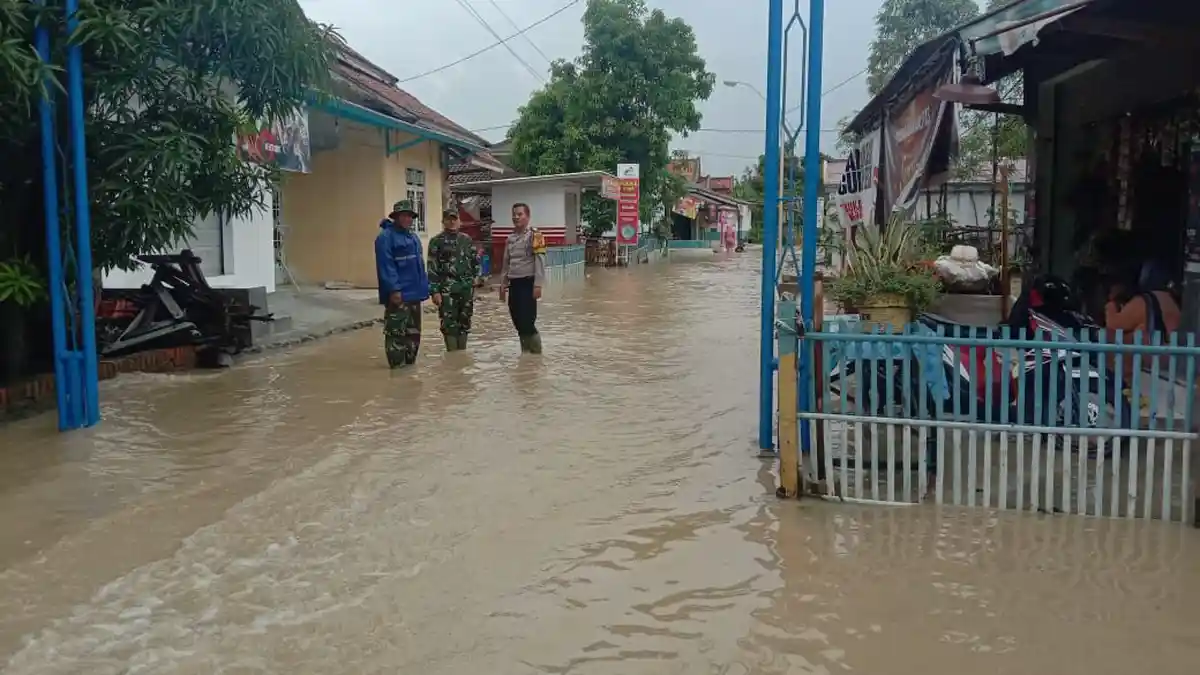 Hujan Deras Juga Akibatkan Dua Sungai Meluap dan Banjiri Pemukiman di Desa Bugel Indramayu